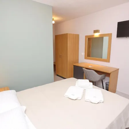 Cynthia Apartmanhotel *