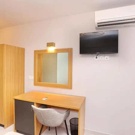 Cynthia Apartmanhotel *