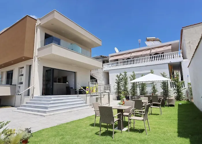 Cynthia Apartahotel Vrasná